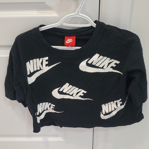 Nike Black and White Logo Crop Top - Picture 2 of 5